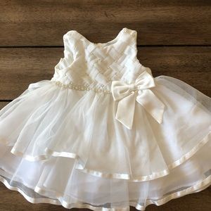 ADORABLE Flower Girl Dress 🤍